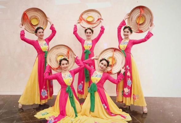 thue-trang-phuc-bieu-dien-ngheantoplist