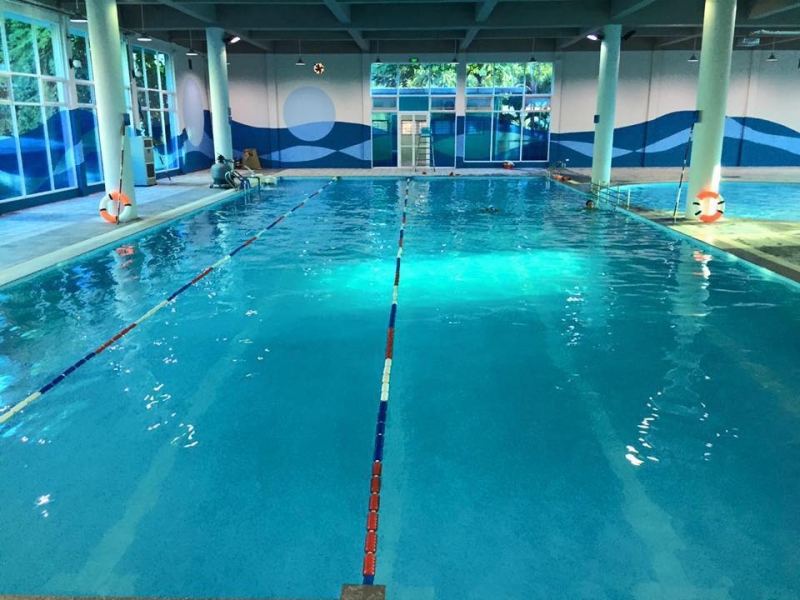 Bể bơi ngoại giao đoàn Vạn Phúc