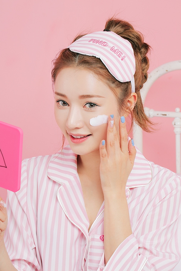 Không phải lúc nào bạn cũng phải đợi 20 phút để thoa kem dưỡng ẩm.