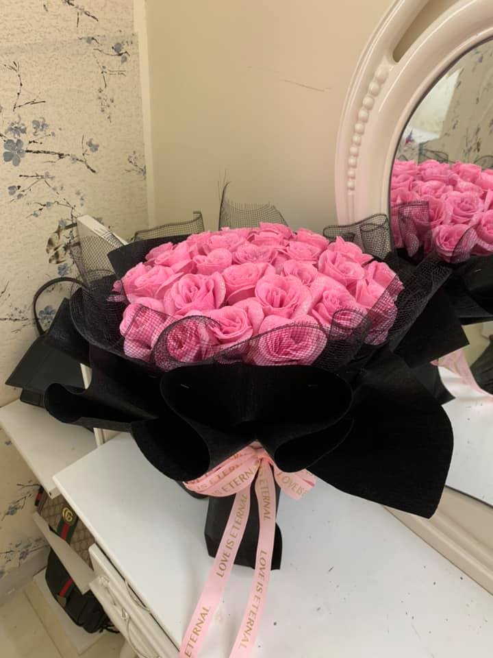 Cửa hàng hoa phụ nữ